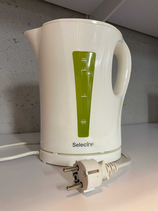 Czajnik elektryczny przewodowy Selecline 1.7L Biały