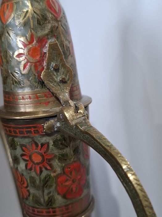 Mosiężny orientalny dzbanek Indyjski