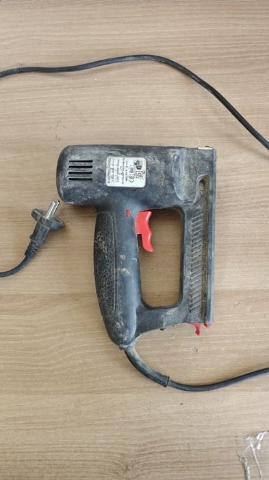 Zszywacz elektryczny  uszkodzony
