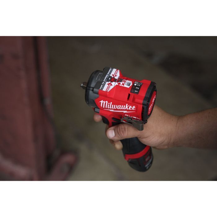 Гайковерт акумуляторний Milwaukee M12 FCIWF12G3-0, 1/2 (746 Нм)