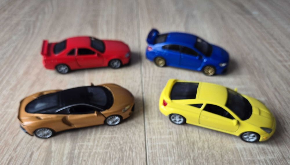 Cztery wspaniałe sportowe modele Welly skala 1:34