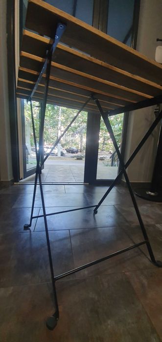 Стіл та стільці для літнього майданчика