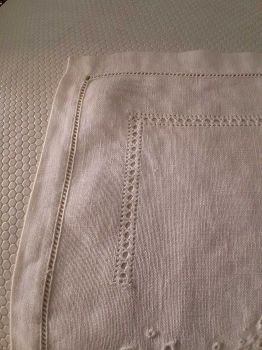 Caminho de mesa em linho, bordado, 84x29cm (Portes incluídos)