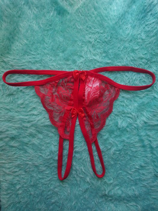 Seksowna koronkowa bielizna | stringi z kuszącymi wycięciami