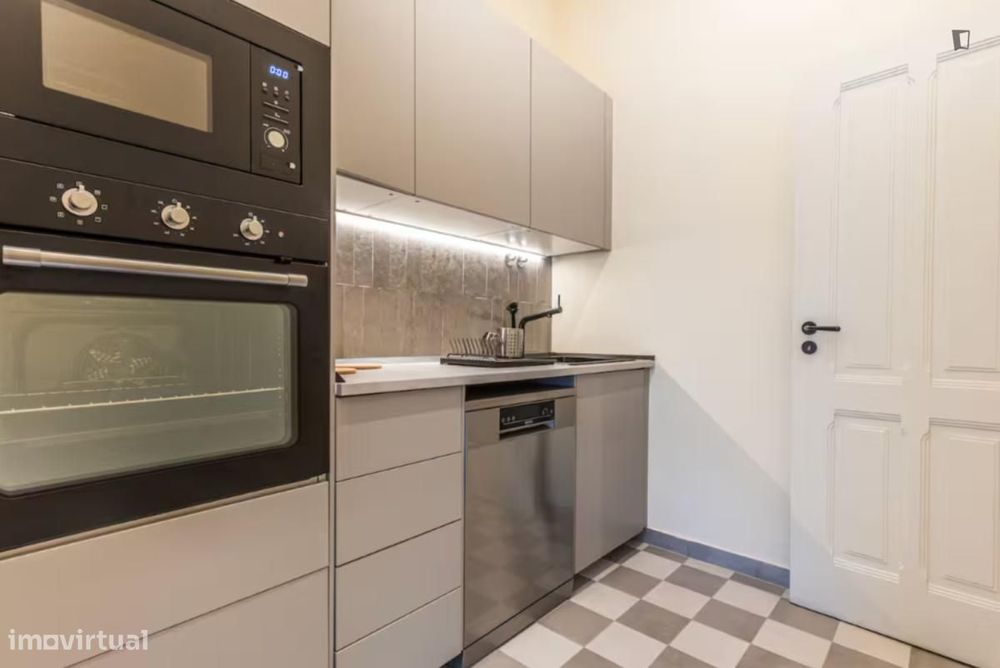 Apartamento com 4 quartos - localizado em Anjos Lisbon