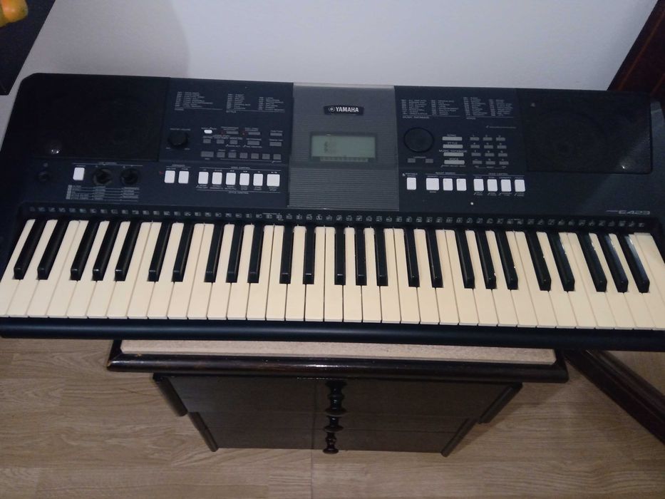 Teclado Yamaha psr E-423