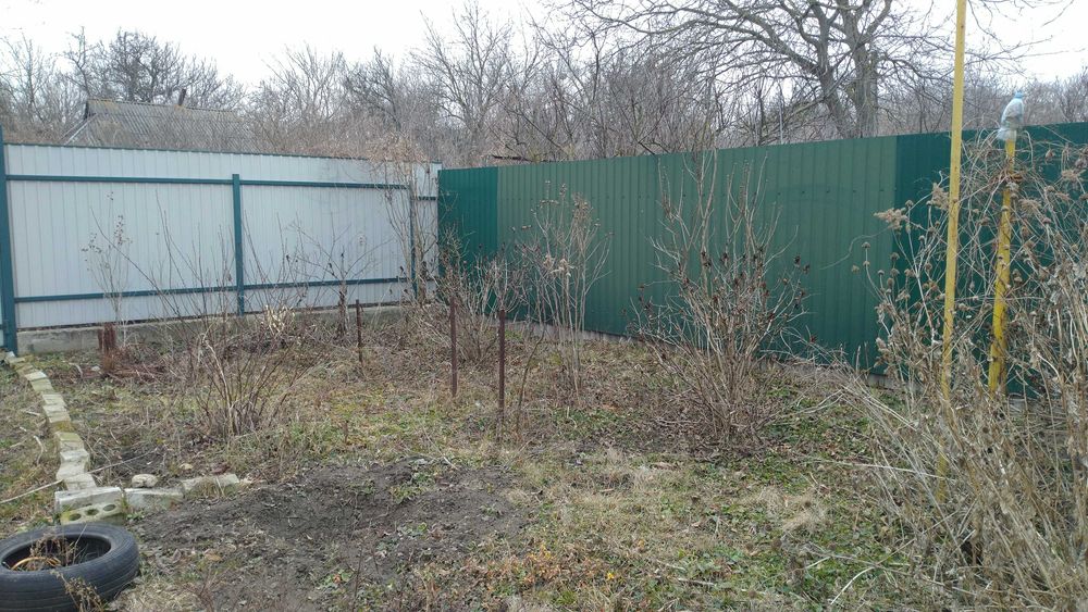 Продам дворище, двостороння ділянка 33 сотки
