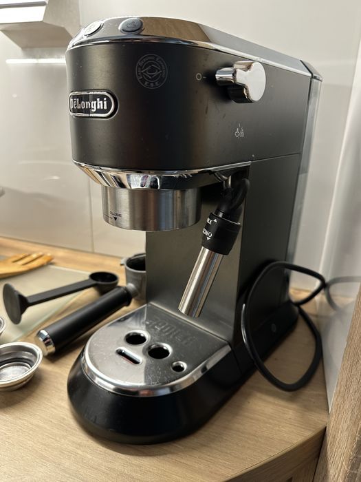 ekspres kolbowy delonghi dedica
