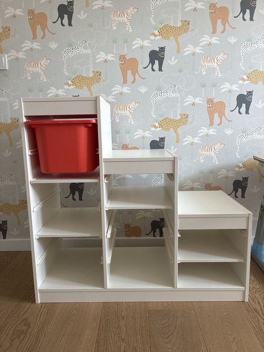 Ikea Trofast z 4 polkami i jednym pojemnikiem