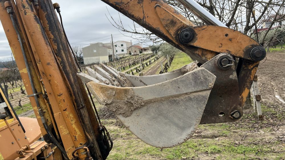 Retroescavadora CATERPILLAR 438A Serie II