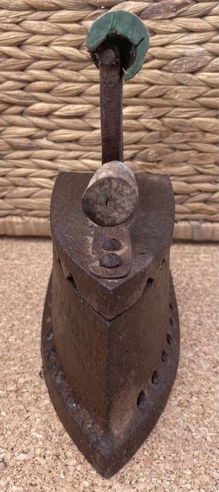 ferro de passar a roupa, antiguidade