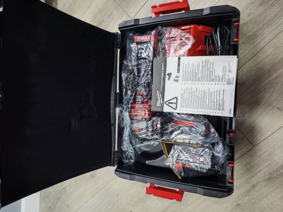 Болгарка (кутова шліфувальна машина) акумуляторна Milwaukee M18 FSAG12