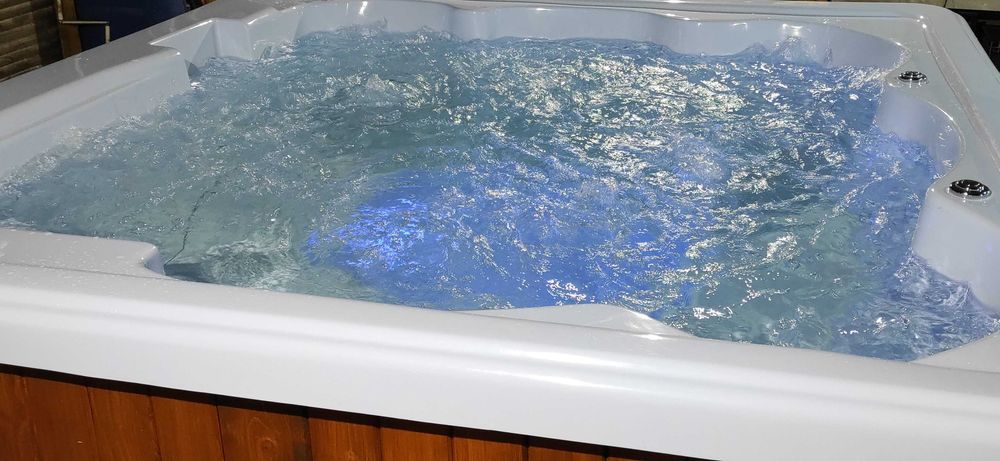 Jacuzzi całoroczne 6 os basen balia masaż pokrywa LED sauna transport