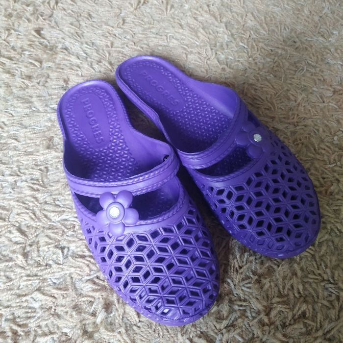 Сланці тапочки шльопанці з закритим носком Progres (37-41р)