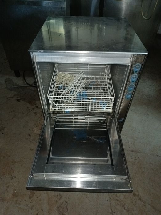 Máquina de lavar pratos