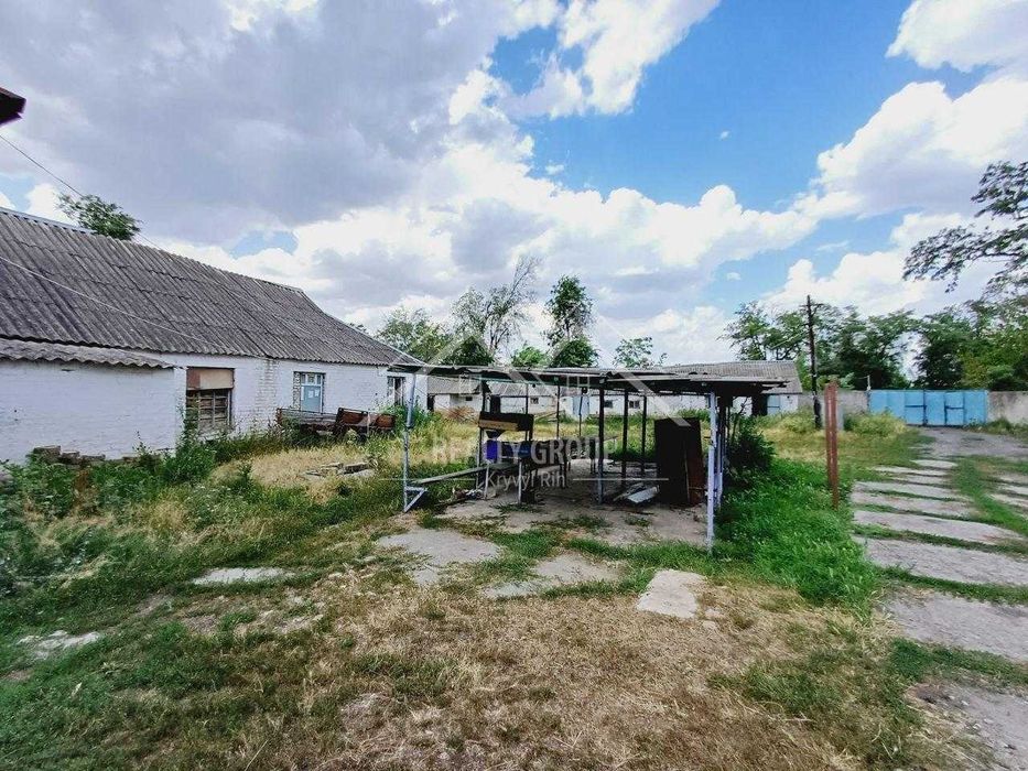 Продаж приміщення під склад, ферму, виробництво поряд залізниця.