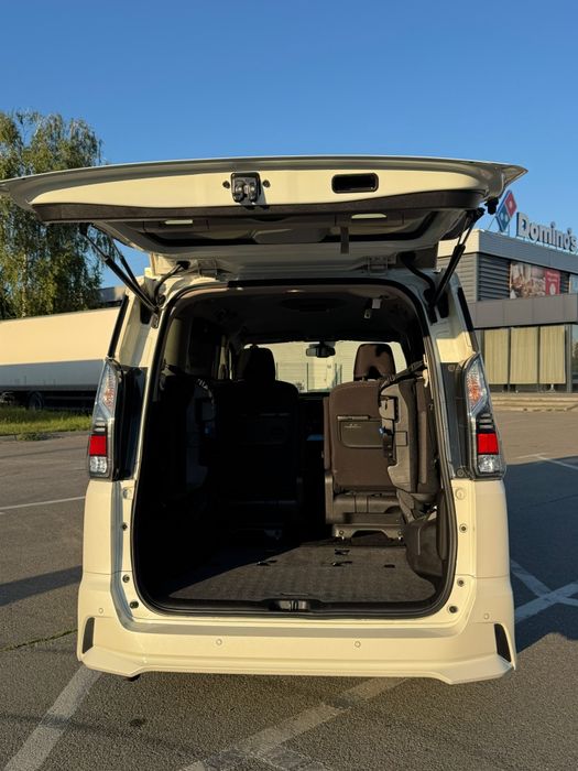 Продам Nissan serena