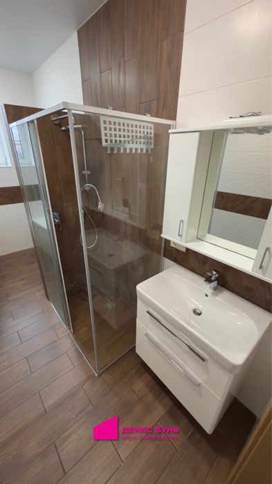 Дом с озером, террасой и зоной барбекю — Подгороднее