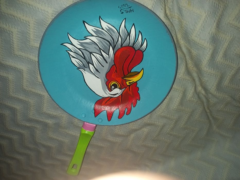 Frigideira reciclada e pintada à mão decorativa