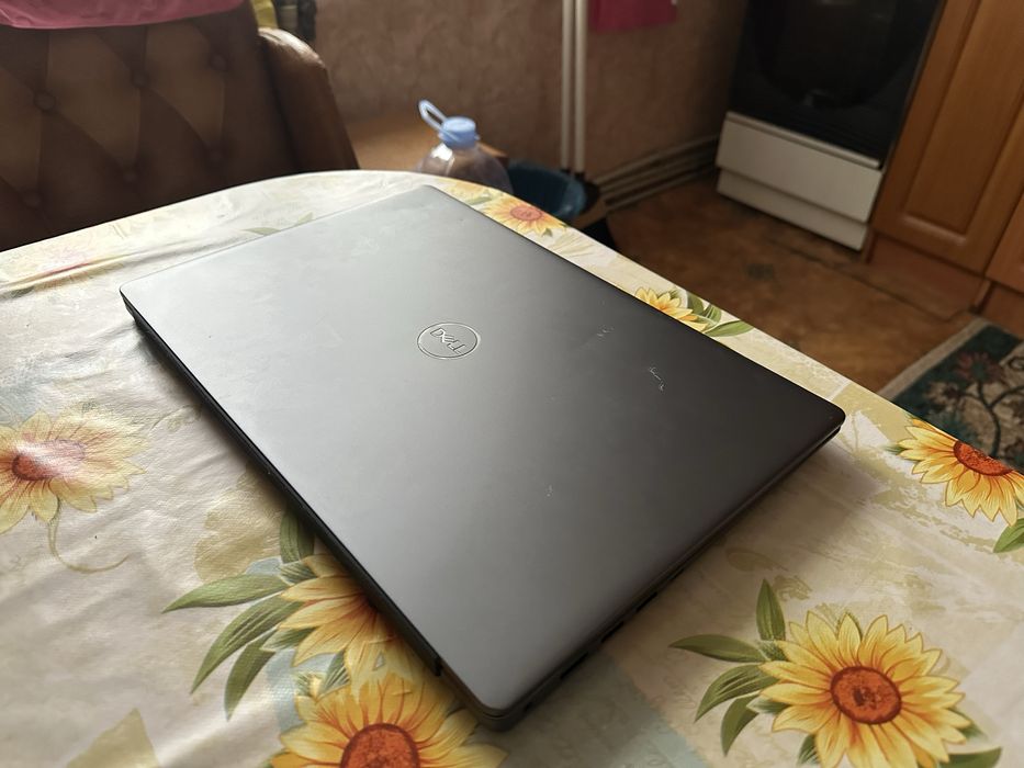 Потужний ігровий ноутбук Dell Vostro (і7 6ядер, GTX 1650)