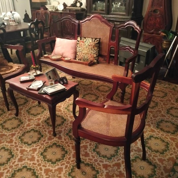 Conjunto de sofás antigos em palhinha em excelente estado