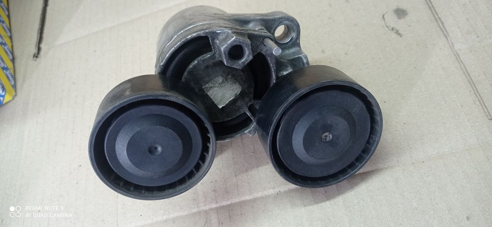 BMW. Натяжитель ремня генератора. 11287810807.