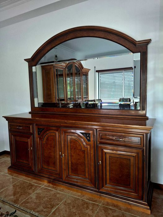 Aparador com Espelho em Madeira Maciça de Cerejeira – Estilo Clássico