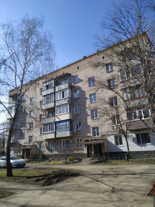 1 ком. кв.5/5, об. пл. 38м2, кухня 8м2. Ингулец. (Торг)