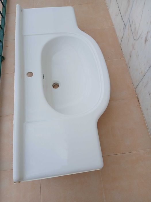 Lavatório 110cm x 55cm
