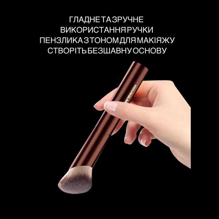 Пензлик для тональної основи ambient soft glow foundation  Hourglass
