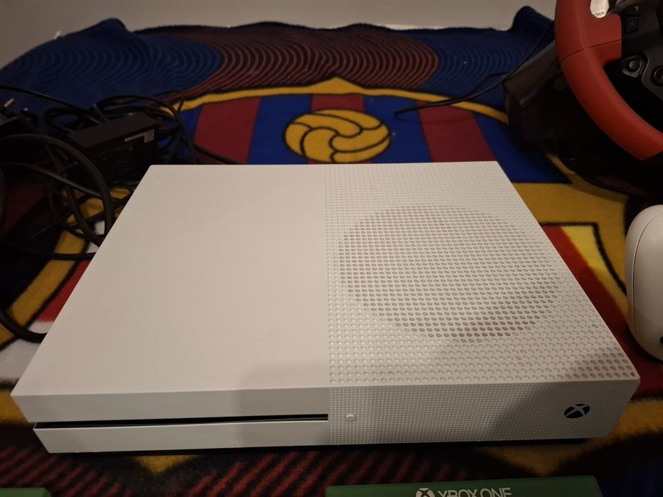 Xbox One S  50+gier minecraft , just dance , kinect , pady, kierownica