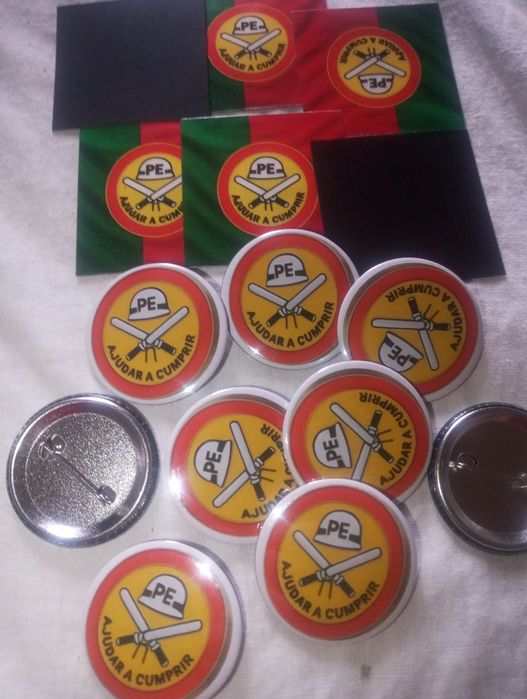 Ímã frigorífico e Insignia polícia do exército