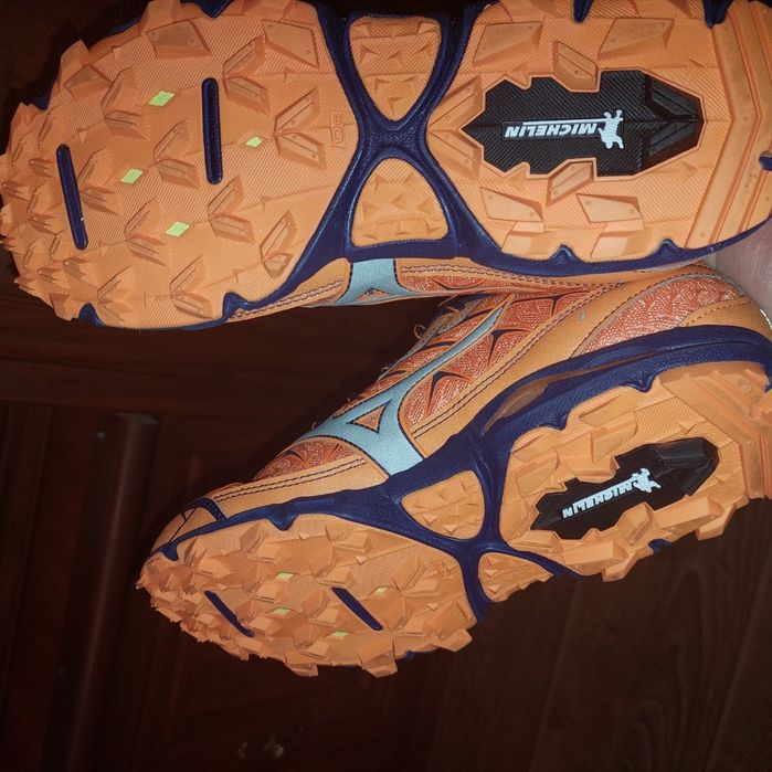 кросівки Mizuno 26,5 cm