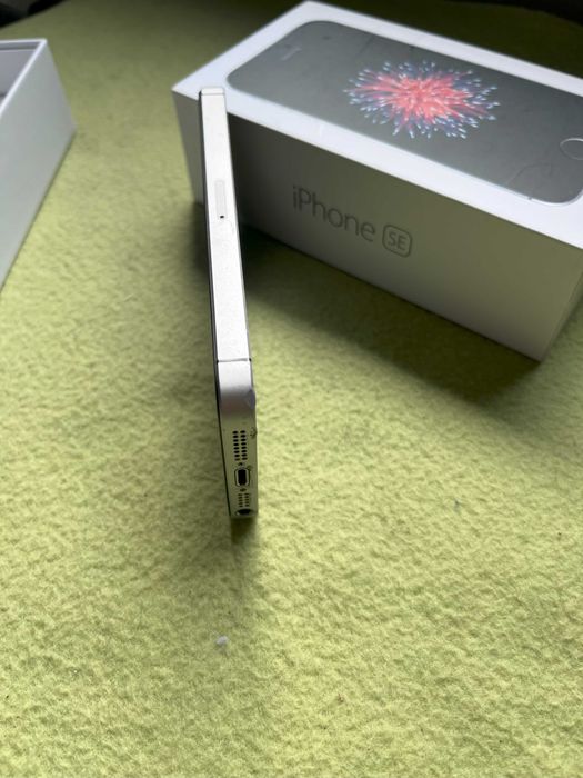 Iphone SE 2016, 32Gb, com Bateria nova, bem estimado, sem avarias.