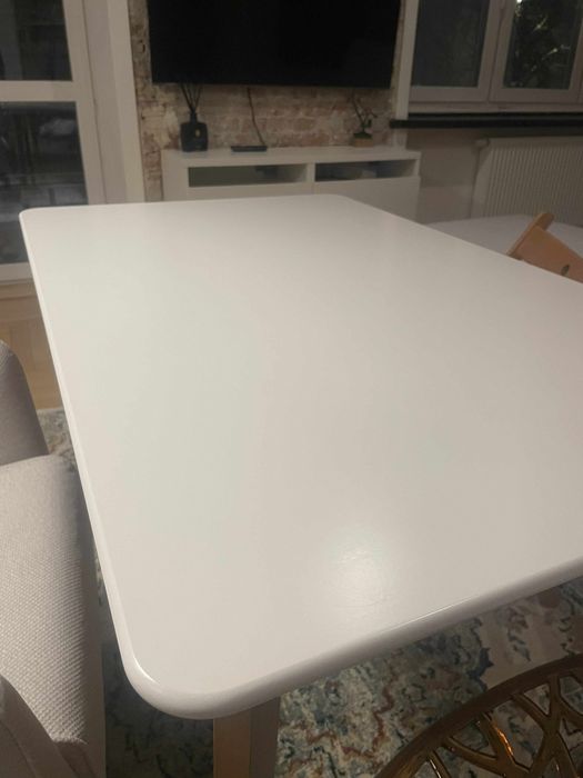 Stół JYSK drewniany z bialym blatem