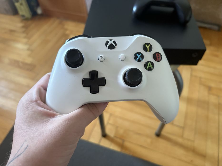 Приставка Xbox one x