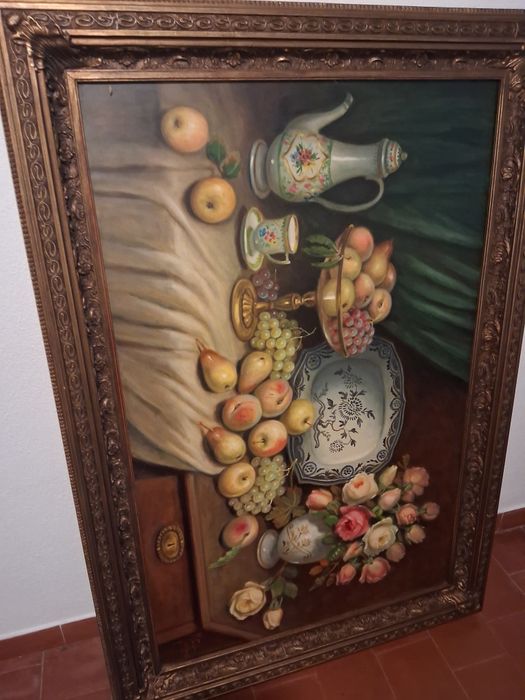 Pintura a óleo de natureza morta com bonita moldura