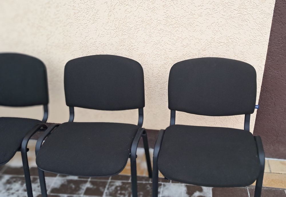 Продам офісні стільці б.у