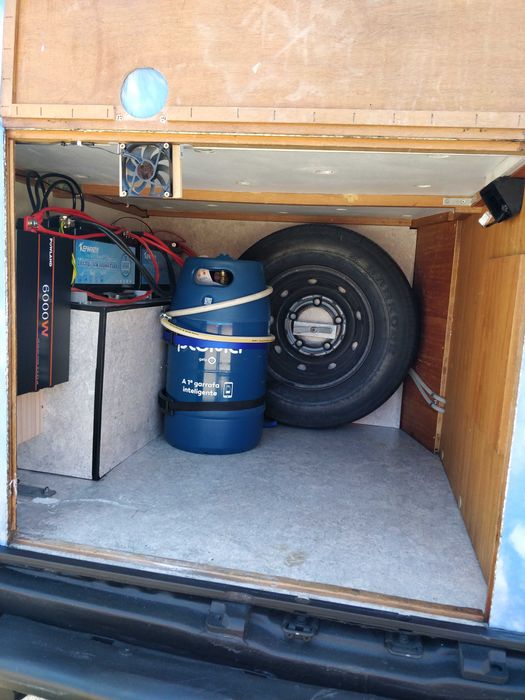 Kit Solar Off-Grid 12V/220V – 740W + Bateria LiFePO₄ 200Ah