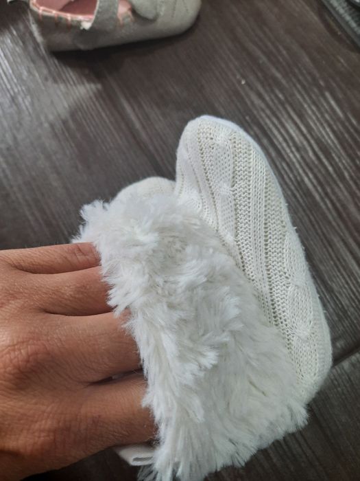 Niechodki kozaczki buciki 19 H&M warkocze boho sesja beżowe