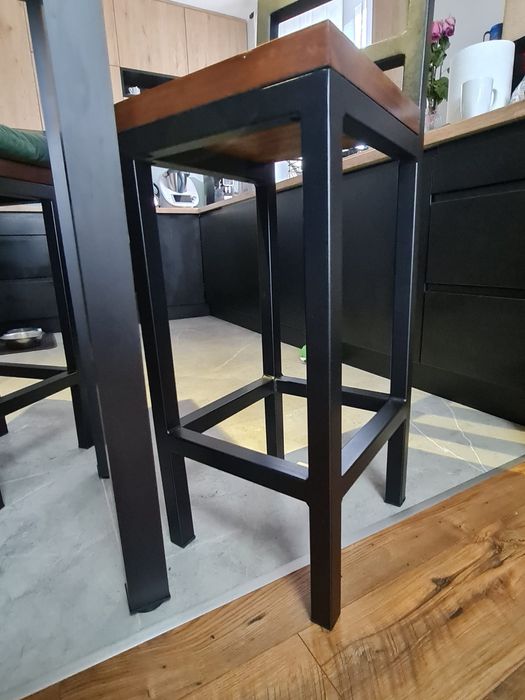 Stół /Wyspa kuchenna + 2 krzesła