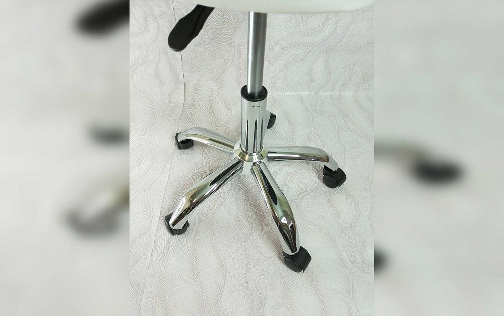 Крісло нове табурет на колесах зі спинкою кругле офісне Atlant стілець