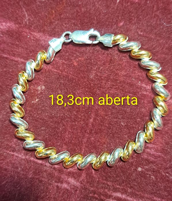 Pulseiras em Prata contrastada.