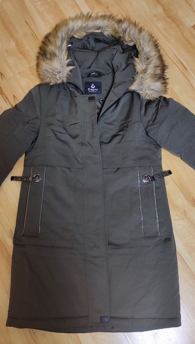 Зимова жіноча парка з капюшоном