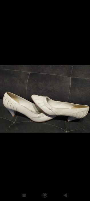 Buty białe na obcasie 40