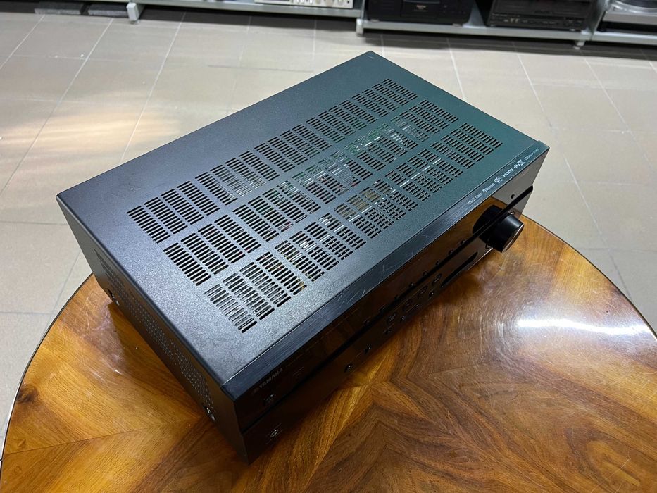 Amplituner Yamaha RX-V581 (Dolby Atmos, Wi-Fi, Bluetooth) Audio Room