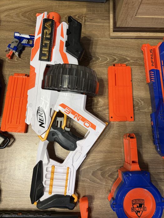 Игрушечный бластер Nerf