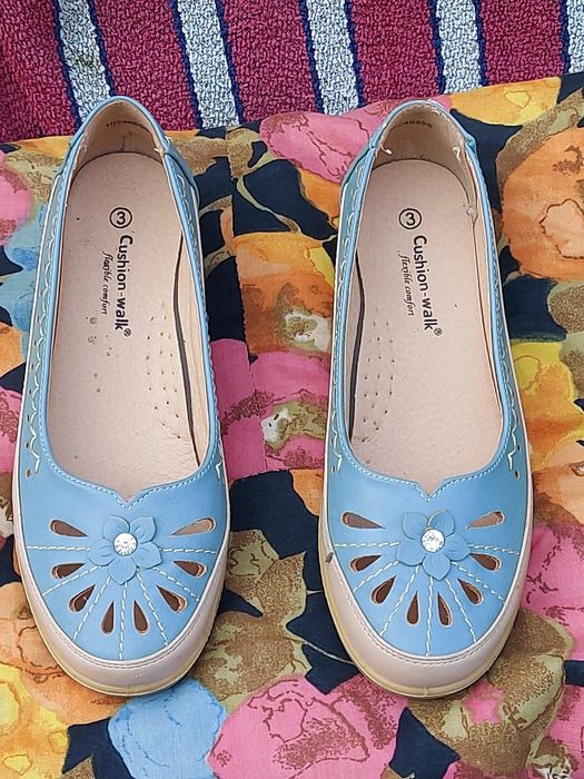 Buty damskie rozmiar 3/36 firma Cushion Walk