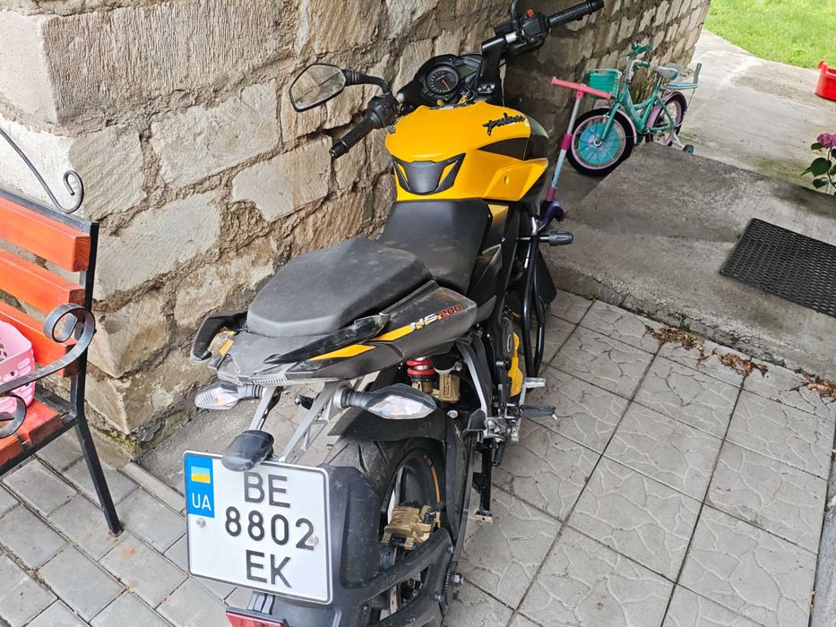 Продам мотоцикл Bajaj Pulsar NS200