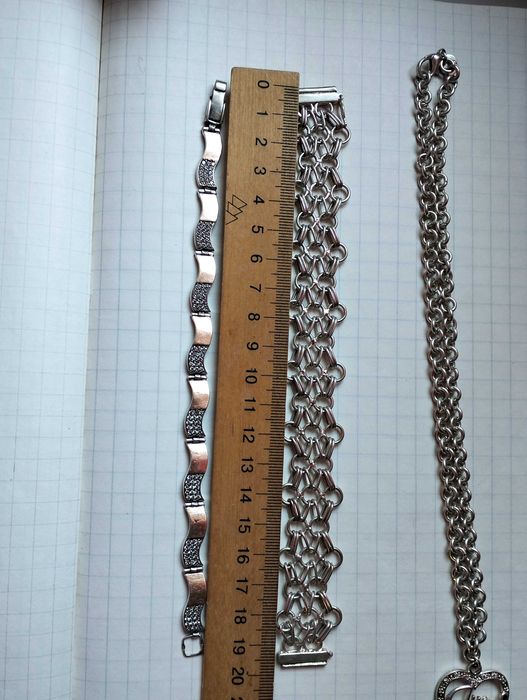 Срібні прикраси.